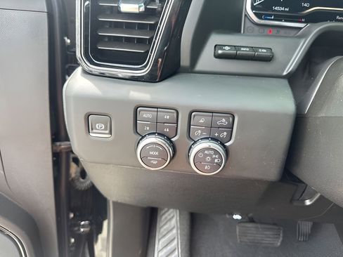 Used 2024 GMC Sierra 2500 AT4 w/ AT4 Premium Plus Package AWD/4WD image 30