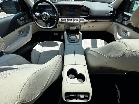 New 2026 Mercedes-Benz GLS 450 4MATIC image 25