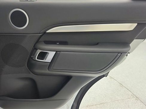 Used 2020 Land Rover Discovery Landmark image 27