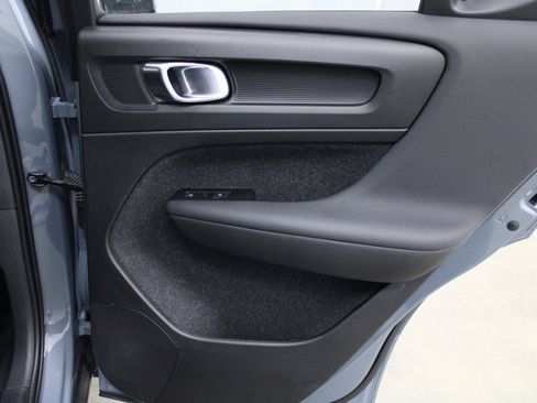 Used 2021 Volvo XC40 T5 Momentum image 26