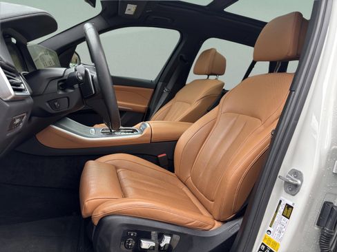 Used 2022 BMW X5 xDrive40i w/ Executive Package image 16