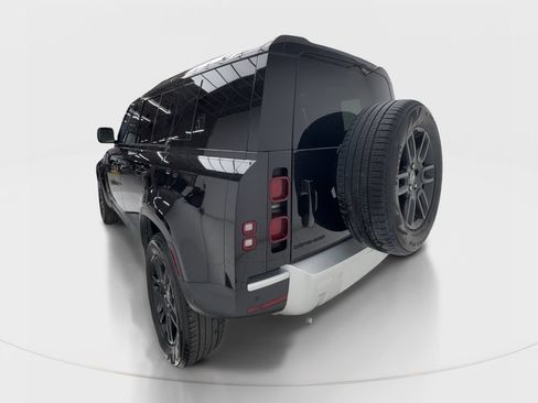 Used 2025 Land Rover Defender 110 S AWD/4WD image 10