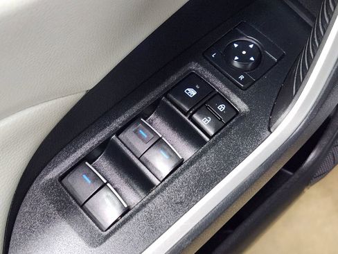 Used 2022 Toyota RAV4 XLE image 43