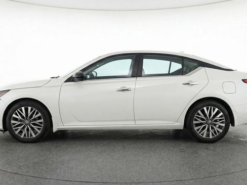 Used 2025 Nissan Altima 2.5 SV image 5