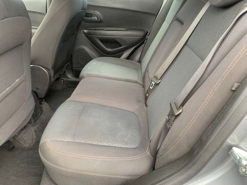 Used 2020 Chevrolet Trax LS FWD image 7