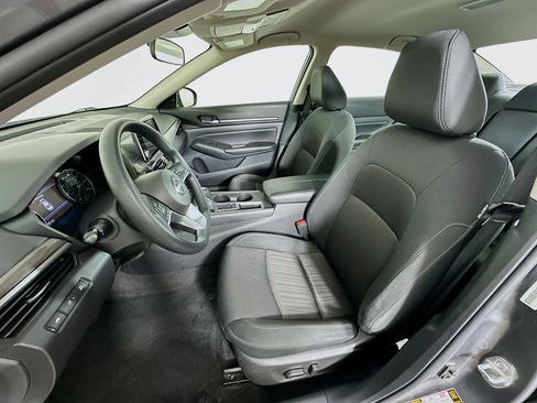 Used 2025 Nissan Altima 2.5 SV FWD image 13