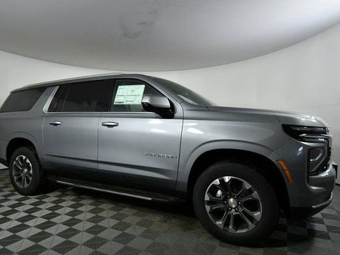 New 2026 Chevrolet Suburban LS image 9