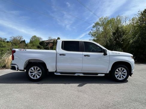 Used 2020 Chevrolet Silverado 1500 Custom w/ Custom Value Package AWD/4WD image 2