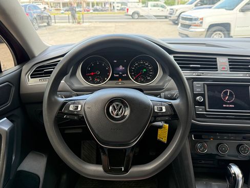 Used 2019 Volkswagen Tiguan S image 12