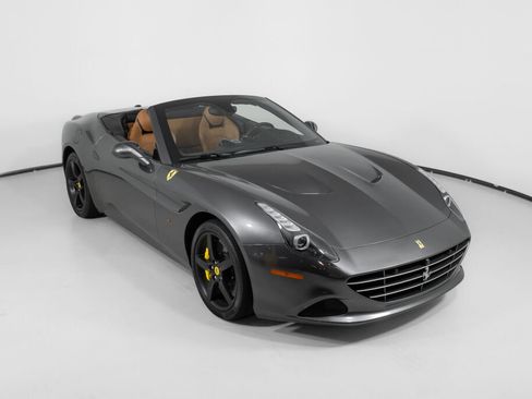 Used 2016 Ferrari California T RWD image 12