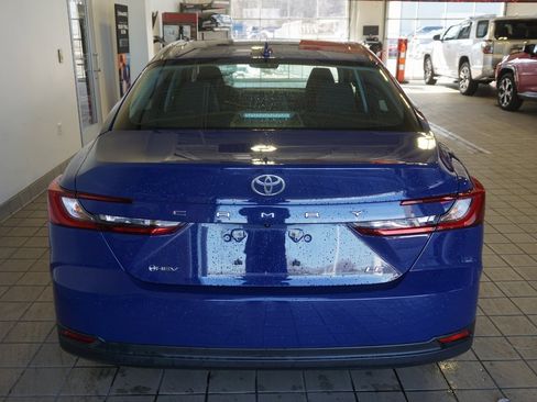 Used 2025 Toyota Camry LE w/ Convenience Package image 15