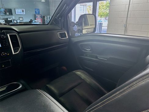 Used 2018 Nissan Titan SL w/ Midnight Edition image 23