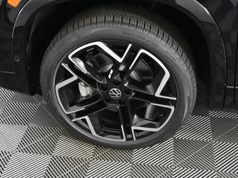 New 2026 Volkswagen Tiguan SEL R-Line image 28