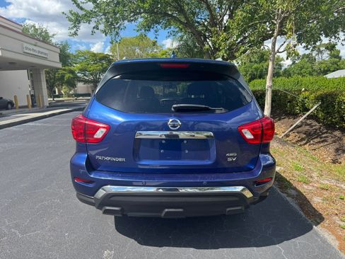 Used 2020 Nissan Pathfinder SV image 4