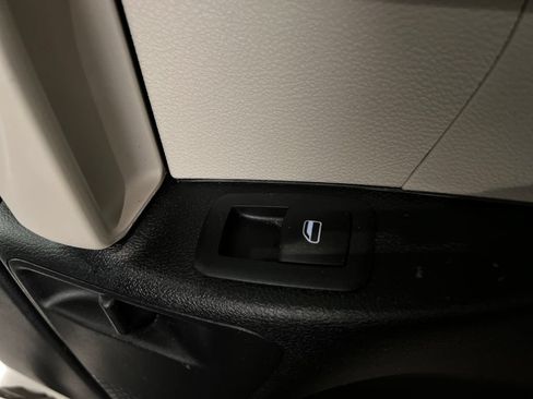 Used 2021 Chrysler Pacifica Touring-L FWD image 33