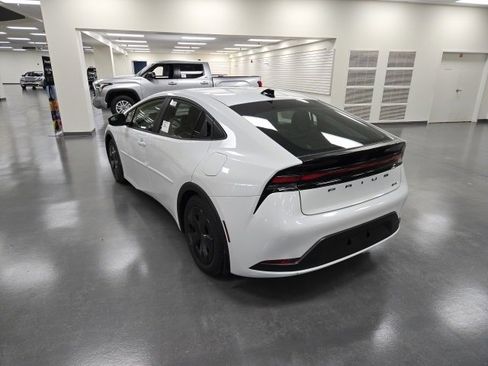 New 2026 Toyota Prius LE image 4