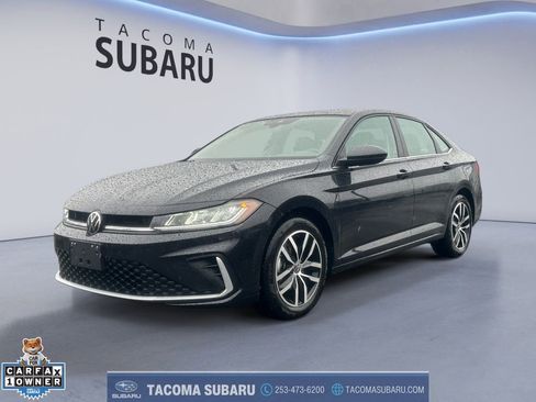 Used 2025 Volkswagen Jetta SE image 1