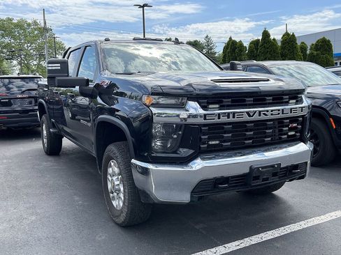 Used 2023 Chevrolet Silverado 2500 LT AWD/4WD image 2