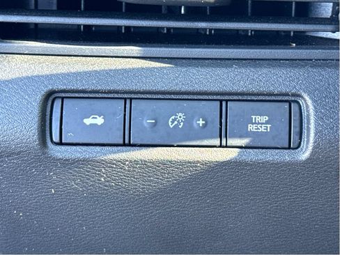 Used 2025 Nissan Altima 2.5 SV FWD image 12