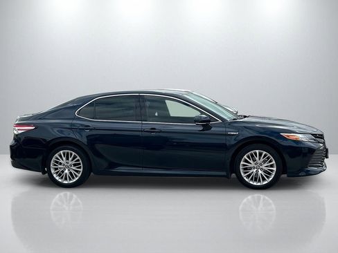 Used 2020 Toyota Camry XLE image 4