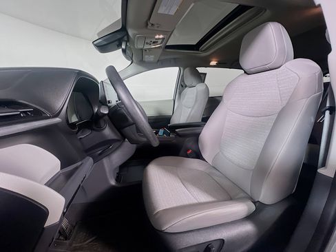 Certified 2024 Toyota Sienna LE w/ LE Plus Package AWD/4WD image 11