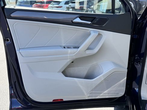 Used 2023 Volkswagen Tiguan SE w/ Panoramic Sunroof Package FWD image 15