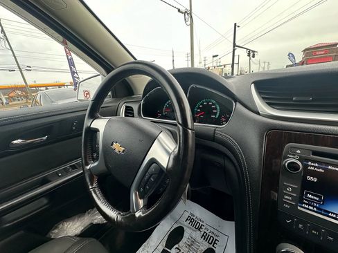 Used 2017 Chevrolet Traverse LT w/ Style and Technology Package image 35