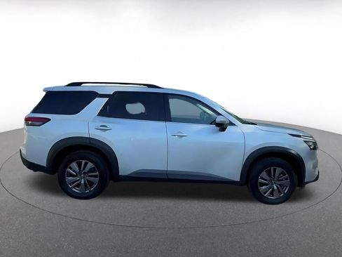 Used 2025 Nissan Pathfinder SV FWD image 16