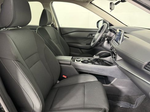 Used 2025 Nissan Rogue S AWD/4WD image 10