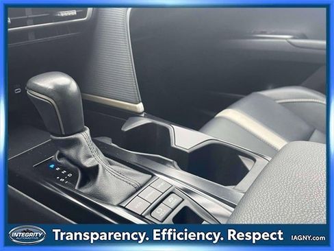 Used 2025 Toyota Camry SE image 30