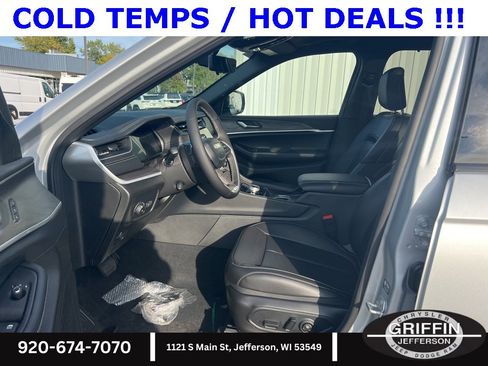 New 2025 Jeep Grand Cherokee Limited w/ Luxury Tech Group II image 16