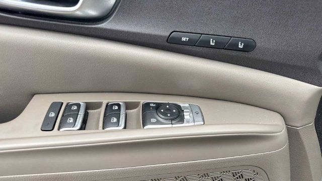 Used 2025 Kia Carnival SX FWD image 24