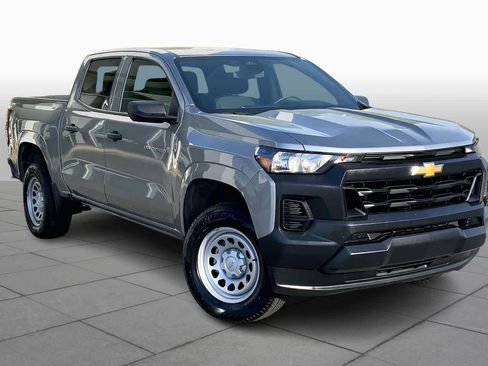 Used 2024 Chevrolet Colorado W/T image 3