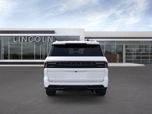 New 2026 Lincoln Navigator Reserve image 5