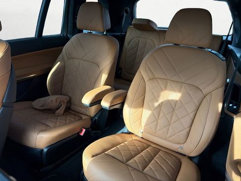 Used 2024 BMW X7 xDrive40i w/ M Sport Package image 15