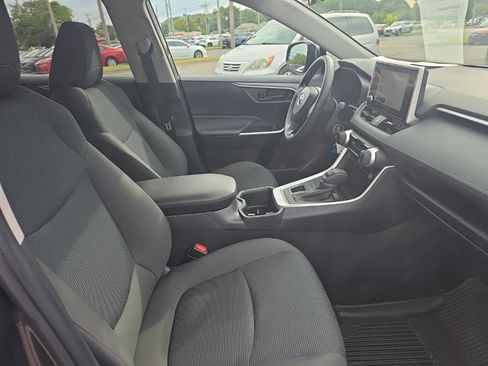 Used 2025 Toyota RAV4 LE AWD/4WD image 9