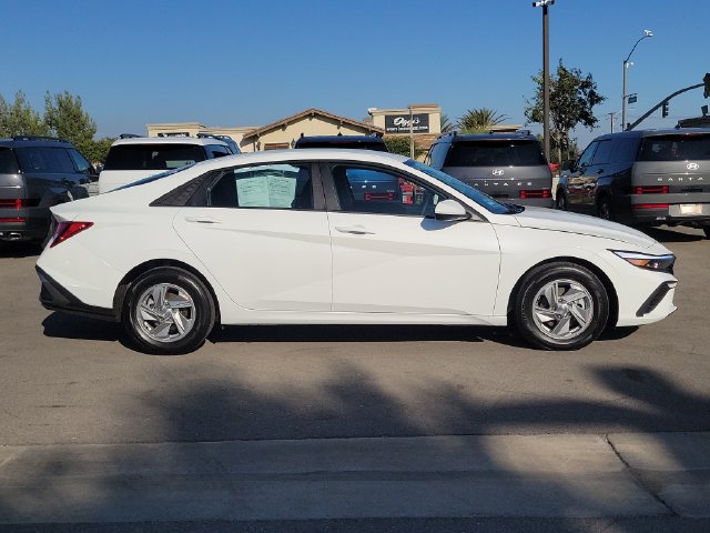 Used 2026 Hyundai Elantra SE FWD image 31
