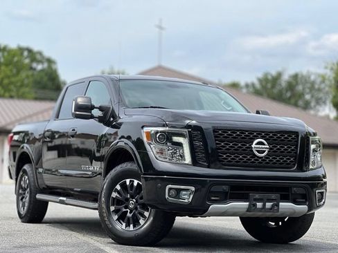Used 2018 Nissan Titan PRO-4X AWD/4WD image 3