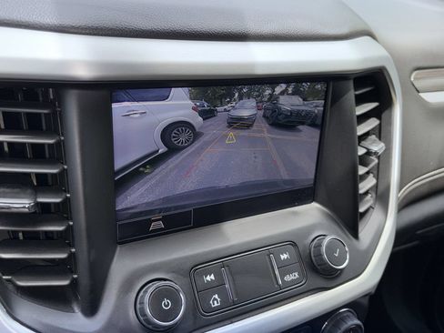 Used 2023 GMC Acadia SLT FWD image 4
