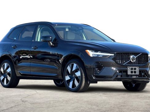 Certified 2025 Volvo XC60 T8 Plus w/ Protection Package Premier image 9