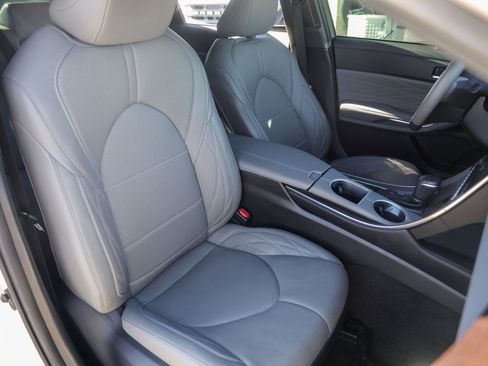 Used 2020 Toyota Avalon Limited image 33