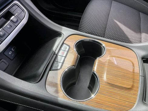 Used 2020 GMC Acadia SLE image 16