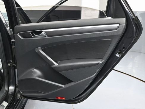 Used 2018 Volkswagen Passat 2.0T S image 33