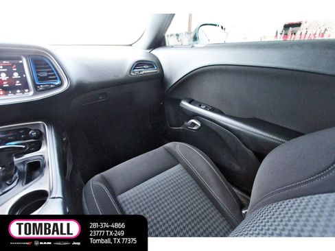 Used 2020 Dodge Challenger SXT w/ Driver Convenience Group image 11