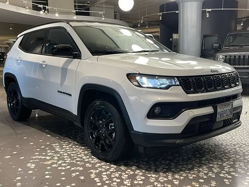 Used 2026 Jeep Compass Latitude AWD/4WD image 3