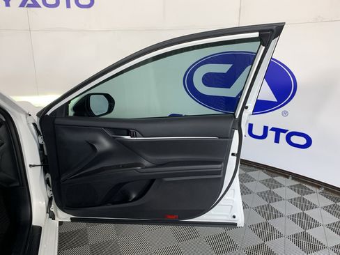 Used 2022 Toyota Camry SE w/ Convenience Package image 36