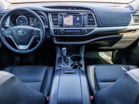 Used 2017 Toyota Highlander XLE w/ Protection Package #3 AWD/4WD image 22