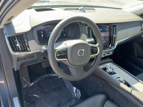 Used 2023 Volvo S90 B6 Ultimate image 4