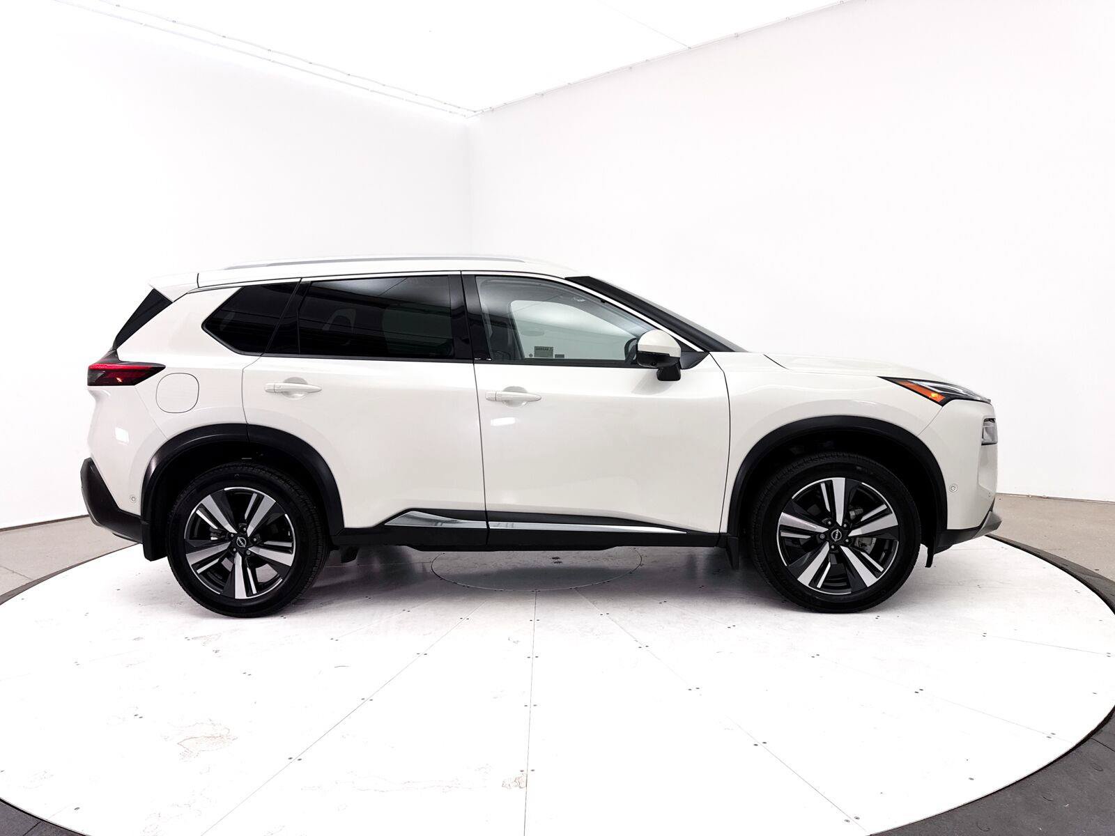 Used 2023 Nissan Rogue Platinum w/ Platinum Premium Package FWD image 40