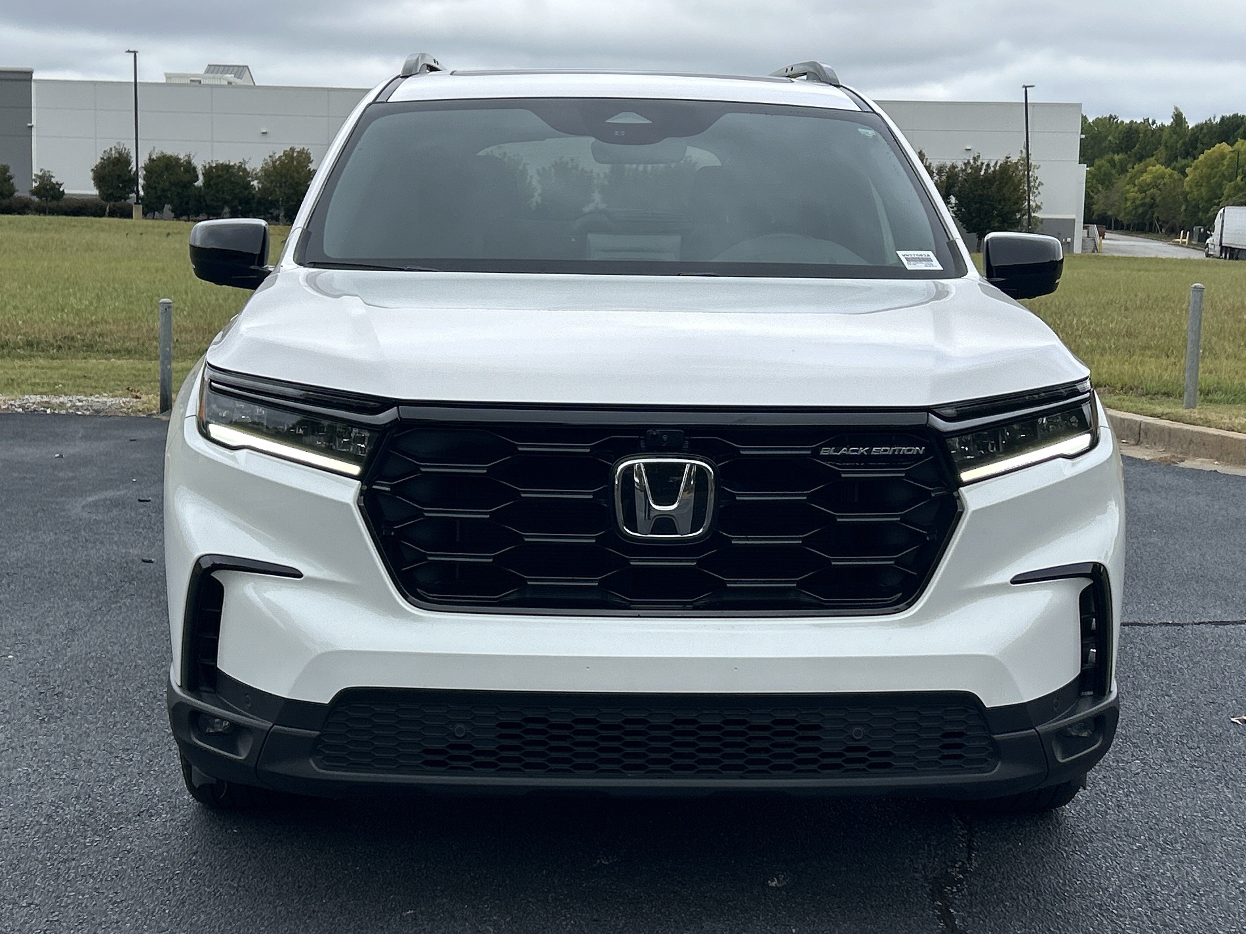 Certified 2025 Honda Pilot Black Edition image 3